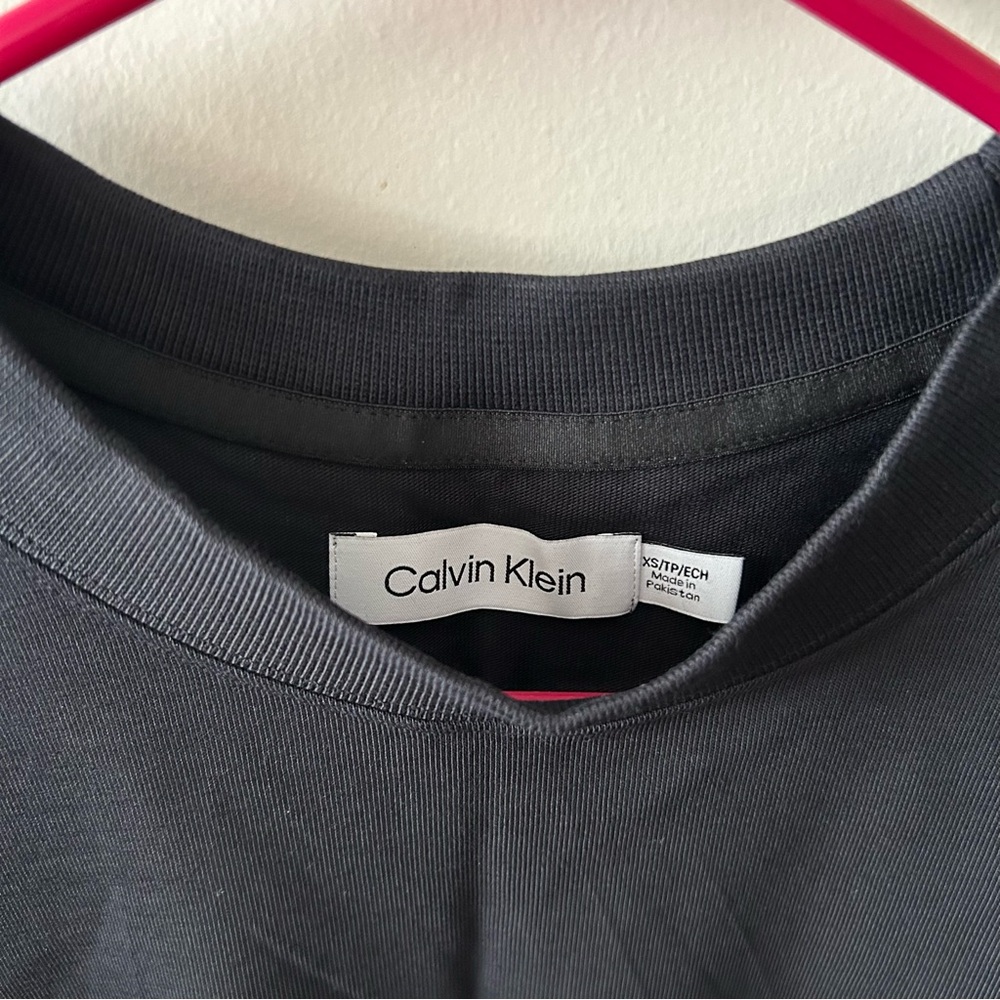 Calvin Klein Tee - Picture 2 of 3